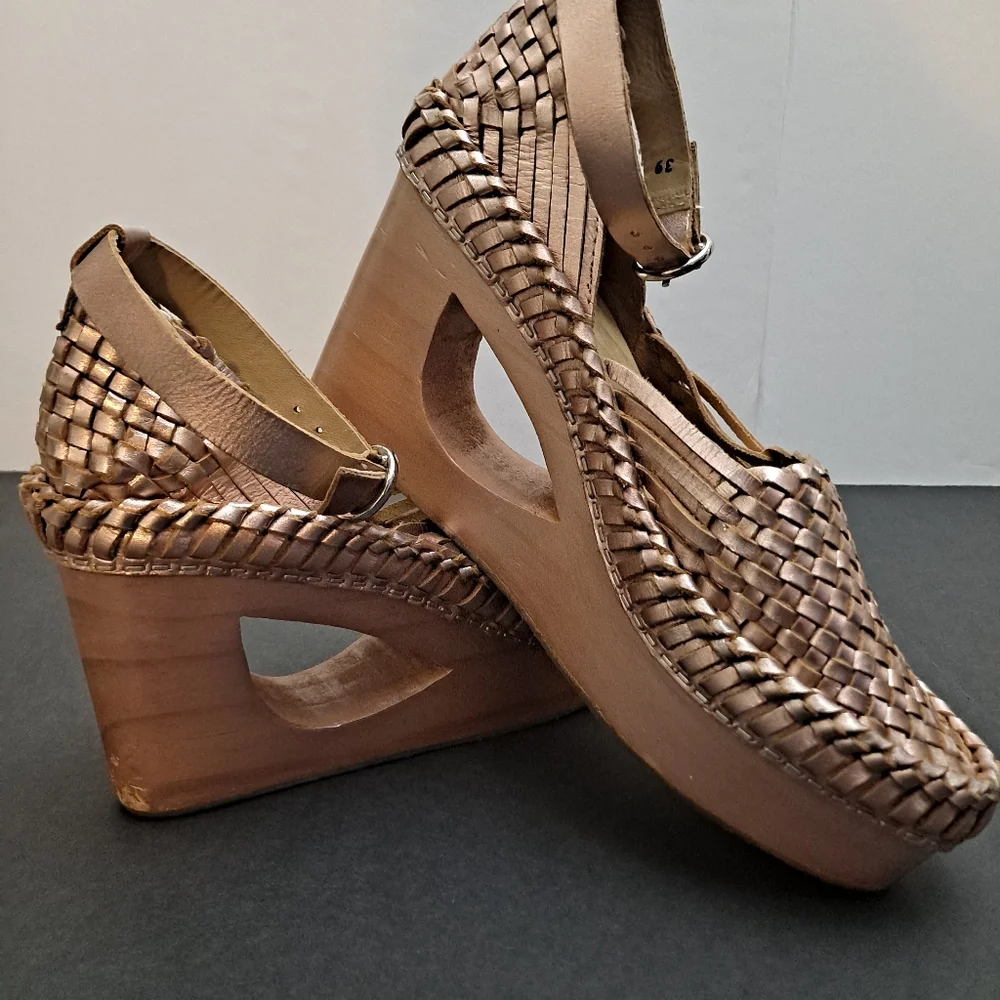 Free People Metallic Rose Gold Woven Slingback Wedge Mules - Picture 2 of 7